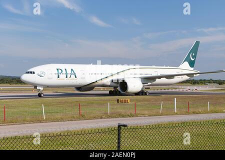 PIA Pakistan international Airlines Flugzeug, England Stockfoto