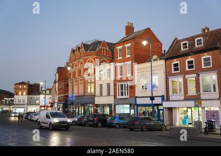 Der Marktplatz mit Weihnachtsbeleuchtung am späten Nachmittag in BOSTON Lincolnshire Stockfoto