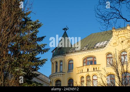 Riga/Lettland - 03 Dezember 2019: Blick auf Cat house gegen den blauen Himmel in Riga, Lettland Stockfoto