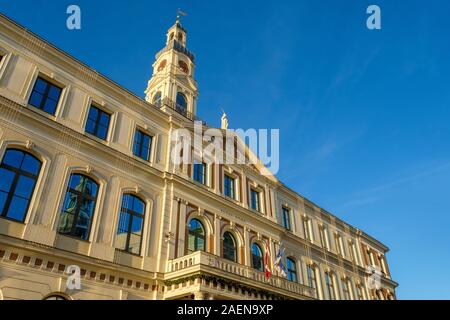 Riga/Lettland - 03. Dezember 2019: Rat der Stadt Riga (Rigas Dome) auf dem Rathausplatz. Die Regierung der Stadt Riga, Lettland. Stockfoto