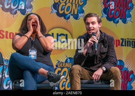 DORTMUND, Deutschland - 7. Dezember 2019: Nadine Marissa und Callan McAuliffe an deutschen Comic Con Dortmund, einem zweitägigen Fan Convention Stockfoto