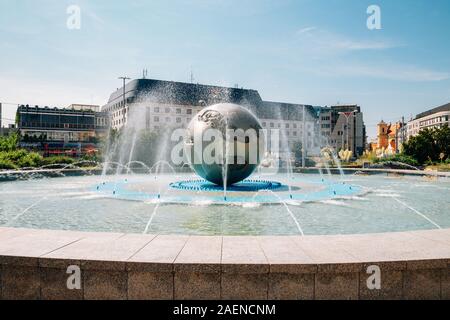 Bratislava, Slowakei - 24. Juni 2019: Planet des Friedens Brunnen Stockfoto