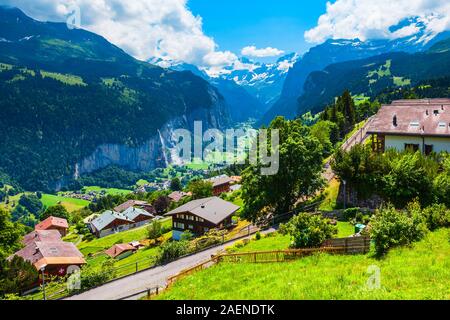 Traditionelle Häuser in Wengen Dorf in Interlaken im Kanton Bern in der Schweiz Stockfoto