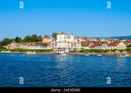 Waterfront in Nyon. Nyon ist eine Stadt am Ufer des Genfer Sees im Kanton Waadt in der Schweiz Stockfoto