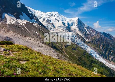 Mont Blanc oder Monte Bianco Bedeutung Weißen Berg ist der höchste Berg in den Alpen und in Europa, zwischen Frankreich und Italien Stockfoto