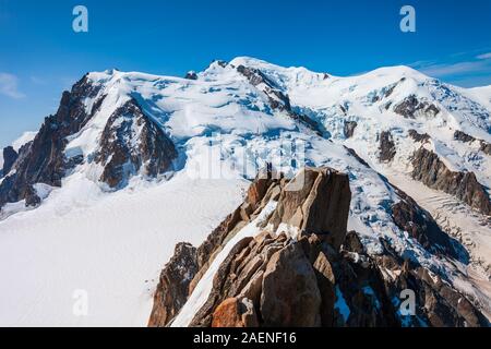 Mont Blanc oder Monte Bianco Bedeutung Weißen Berg ist der höchste Berg in den Alpen und in Europa, zwischen Frankreich und Italien Stockfoto