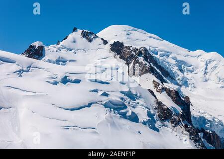 Mont Blanc oder Monte Bianco Bedeutung Weißen Berg ist der höchste Berg in den Alpen und in Europa, zwischen Frankreich und Italien Stockfoto