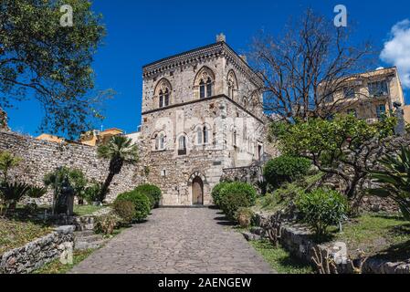 Palast der Herzöge von Santo Stefano in Taormina Gemeinde in Metropolitan City von Messina, an der Ostküste der Insel Sizilien, Italien Stockfoto