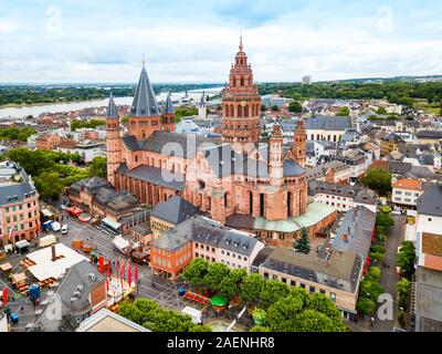 Mainzer Dom Antenne Panoramablick, auf dem Marktplatz der Stadt Mainz in Deutschland Stockfoto