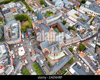 Mainzer Dom Antenne Panoramablick, auf dem Marktplatz der Stadt Mainz in Deutschland Stockfoto