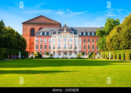 Kurfürstliche Schloss oder Kurfurstliches Palais war die Residenz der Erzbischöfe und Kurfürsten von Trier, Deutschland Stockfoto