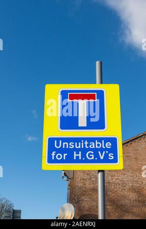 Street Schild, ungeeignet für Lkw und nicht durch die Straße Stockfoto