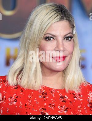 Hollywood, Vereinigte Staaten. 09 Dez, 2019. HOLLYWOOD, LOS ANGELES, Kalifornien, USA - 09 Dezember: Tori Spelling kommt an der Uraufführung von Columbia Pictures'' Jumanji: Die nächste Ebene' an der TCL Chinese Theater IMAX am 9. Dezember 2019 in Hollywood, Los Angeles, Kalifornien, USA. (Foto von Xavier Collin/Image Press Agency) Quelle: Bild Presse Agentur/Alamy leben Nachrichten Stockfoto