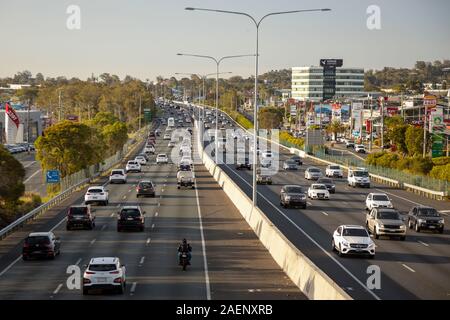 Die Autobahn M1 ist mit voller Kapazität als Kraftfahrer mit Verzögerungen von Staus an Queenslands verkehrsreichsten Straße. Stockfoto