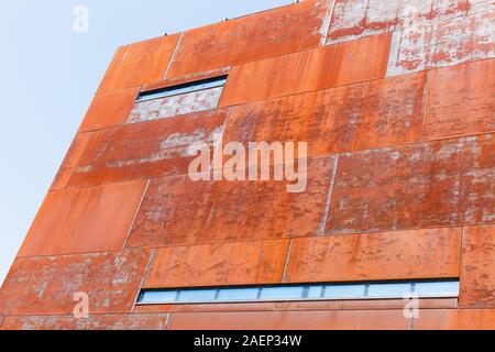 Architektur Details der europäischen Solidarität Center, Museum und Bibliothek in Danzig, Polen. Die Wände evozieren die Rümpfe der Schiffe an der Danziger Shipy Stockfoto