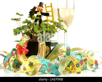 Neues Jahr - Sylvester Dekoration auf weißem Hintergrund Stockfoto