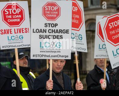 London, Großbritannien. 10. Dez. 2019 Protest gegen die Regierung/HMRC Darlehen außerhalb der Downing Street, London UK die Demonstranten fordern eine Reihe von Selbstmorden, die sich aus der Anwendung der Abgabe von Hmrc auf was behauptet wird Vergütung durch Freiberufler Kredit Ian DavidsonAlamy Leben Nachrichten getarnt werden. Stockfoto