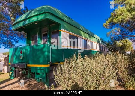 Bahn Pkw auf der Western America Railroad Museum am Harvey Haus Railroad Depot in der Nähe von Route 66 in Barstow, Kalifornien Stockfoto