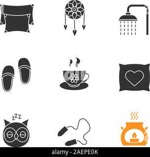 Schlafen Zubehör Glyphe Symbole gesetzt. Kissen, dreamcatcher, Dusche Wasserhahn, Pantoffeln, pflanzliche Teetasse, schlafen Eule, Ohrenstöpsel, Aroma Kerze. Sil Stock Vektor