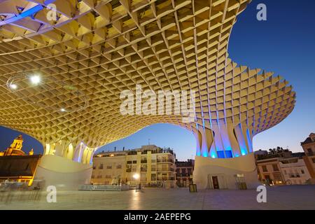 Die Holzkonstruktion des Metropol Parasol in Sevilla, Spanien Stockfoto