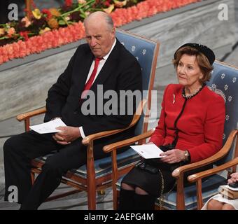 Oslo, Norwegen. 10 Dez, 2019. Den norwegischen König Harald und Königin Sonja nehmen an der Friedensnobelpreis Zeremonie im Rathaus in Oslo am 10. Dezember 2019. Foto von Rune Hellestad/Quelle: UPI/Alamy leben Nachrichten Stockfoto