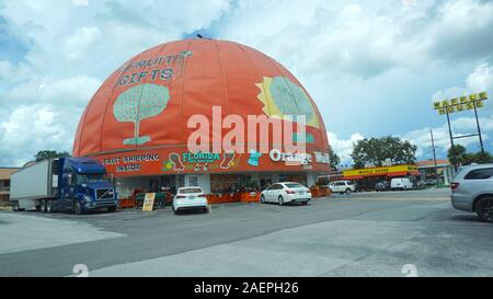 Großer Orange World Souvenirladen in Kissimmee, Orlando, Florida Stockfoto
