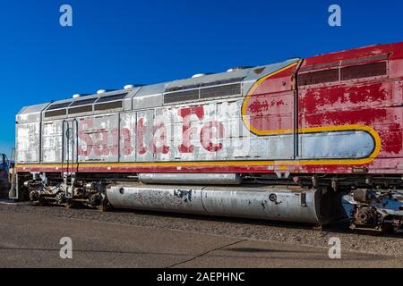 Santa Fe RP45 Dieselmotor im klassischen warbonnet Farben auf Anzeige an Western America Railroad Museum am Harvey Haus Railroad Depot in der Nähe der Route 66 Stockfoto