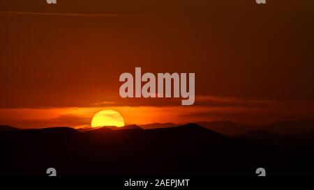 Sonnenuntergang in der Wüste Lut Stockfoto