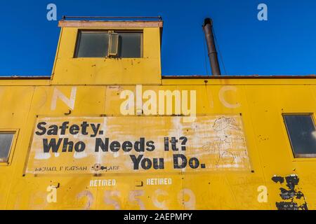 Caboose Union Pacific #25599 auf der Western America Railroad Museum am Harvey Haus Railroad Depot in der Nähe von Route 66 in Barstow, Kalifornien, USA Stockfoto