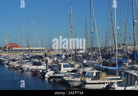 Yachten und Sport Boote am Dock von Vila Real do Santo Antonio, Algarve, Portugal Stockfoto