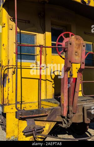 Caboose Union Pacific #25599 auf der Western America Railroad Museum am Harvey Haus Railroad Depot in der Nähe von Route 66 in Barstow, Kalifornien, USA Stockfoto