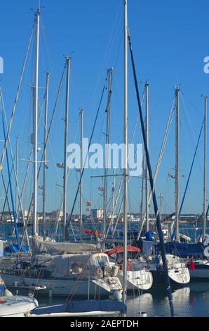 Yachten und Sport Boote am Dock von Vila Real do Santo Antonio, Algarve, Portugal Stockfoto