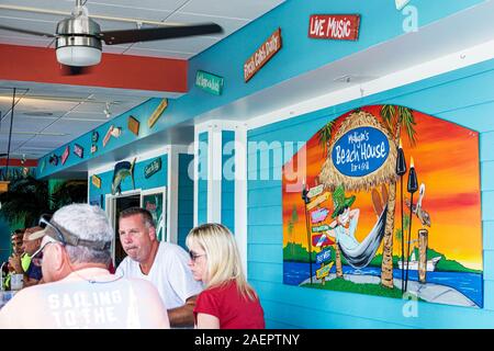 Jensen Beach Florida, Mulligan's Beach House Bar & Grill, Restaurant Restaurants Essen Essen Essen Essen gehen Cafe Cafes Bistro, Meeresfrüchte, Bar Bars, innen Stockfoto