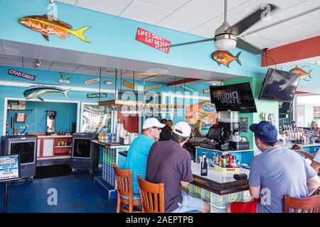 Jensen Beach Florida, Mulligan's Beach House Bar & Grill, Restaurant Restaurants Essen Essen Essen Essen gehen Cafe Cafes Bistro, Meeresfrüchte, Bar Bars, innen Stockfoto