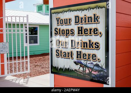 Melbourne, Florida, St. Saint Johns River, Camp Holly Airboat Rides, Attraktionen am Straßenrand, Bar, Schild, kein Alkohol im Freien, Humor, FL190920074 Stockfoto