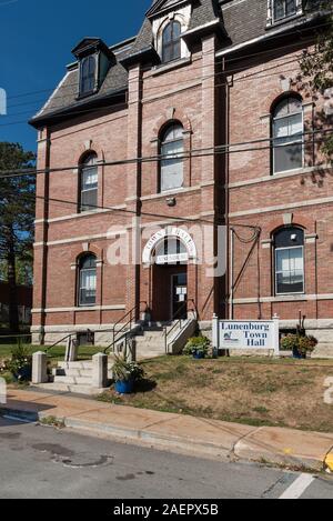 Lunenburg, Nova Scotia/Kanada - Aug 18, 2015: Das Rathaus von Architekt Henry Busch wurde 1893 gebaut. Stockfoto