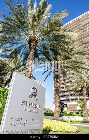 Miami Florida, Bal Harbour, Collins Avenue, St. Regis, Residenzen, gehobenes Luxushotel, Einfahrtsschild, Palme, FL191110003 Stockfoto