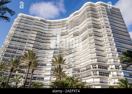 Miami Florida, Bal Harbour, Collins Avenue, Majestic Towers, Eigentumswohnung, Hochhaus, Wohnimmobilien, Gebäudeaußenansicht, Hurrikan-Fensterläden, Balkone, Stockfoto