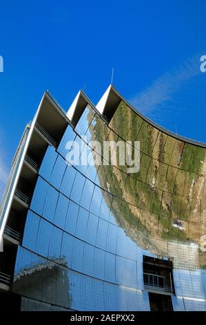 Reflektierende Spiegel & Heliostaten des Sonnenofens (Erbaut 1962-68) Solarkraftwerk, oder Solarenergie, oder Odeillo Font-Romeu-Odeillo-Via Frankreich Stockfoto