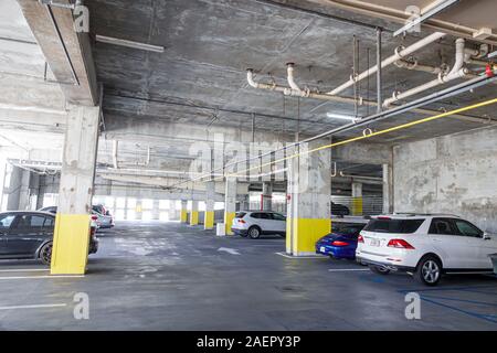 Miami Beach, Florida, North Beach, St. Saint Tropez Ocean Water Wohnanlagen, überdachte Parkplätze, Parkplätze, Garagenplätze, Besucher reisen auf Reisen Stockfoto