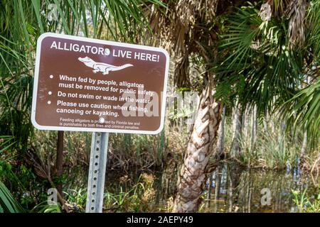 Palm Beach Gardens Florida, Loxahatchee Slough Naturgebiet, Feuchtgebiete Preserve, Tierschutzgebiet, Warnschild, lebende Alligatoren, FL191110033 Stockfoto