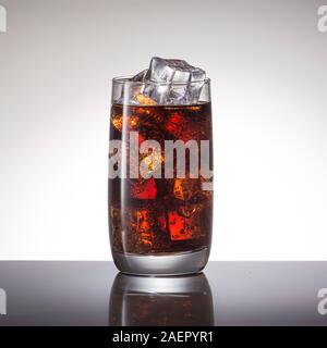 Orange Peel, lime Mint, Cuba Libre, Ice Cold, Island Iced Tea, Sommer Parteien Stockfoto