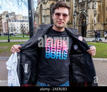 Bristol, UK, 9. Dez, 2019. Ein Jeremy Corbyn Labour Party Supporter ist dargestellt in der Labour Party Rally in College Green, Bristol. Stockfoto