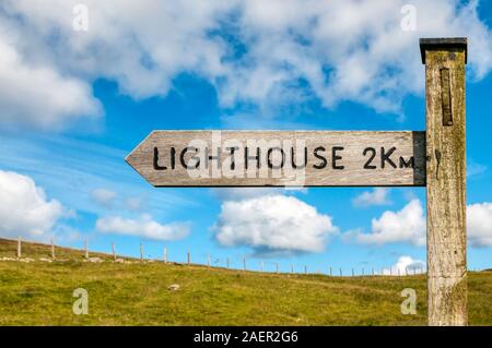 Holzschild zum Leuchtturm von Muckle Roe, Shetland. Stockfoto