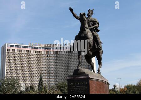 Amir Temur Statue und der sowjetischen Ära in Taschkent Usbekistan Hotel Stockfoto