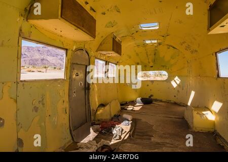 Innenraum der alten Airstream-style travel Trailer im Bagdad Cafe bei Newberry Quellen entlang der Route 66 in Kalifornien, USA [kein Eigentum Freigabe; verfügbar Stockfoto