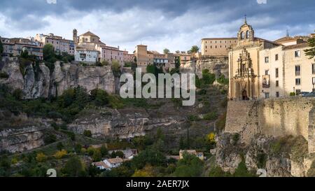 Blick auf Hotel und Kathedrale, Parador Nacional von Cuenca, Cuenca, Cuenca Provinz, Castilla La Mancha, Spanien Stockfoto