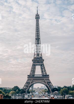 Eiffelturm in den frühen Morgenstunden in Paris, Frankreich Stockfoto