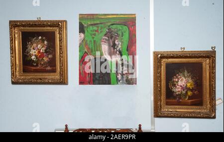 Kunstwerke und Gemälde von Ronnie und Reggie Kray aka der Kray Twins gemalt, während sie im Gefängnis waren und Skizzen und schreiben auf die Rückseite, die an der Auktion an ewbank's Auktionshaus in Surrey verkauft wurden. Stockfoto
