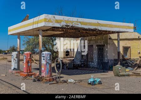 Wittling Brüder Tankstelle, 1968 geschlossen, bei Newberry Quellen entlang der Route 66 in Kalifornien, USA [kein Eigentum Freigabe; für redaktionelle Läuse verfügbar Stockfoto